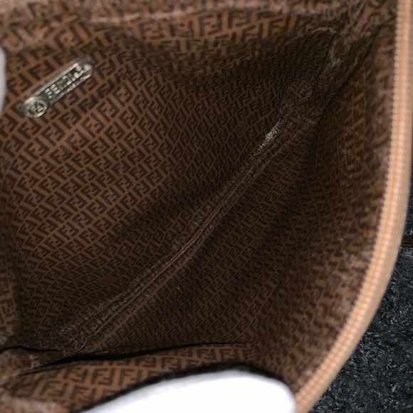 FENDI~MONOGRAM~CROSSBODY~ - Picture 9 of 17